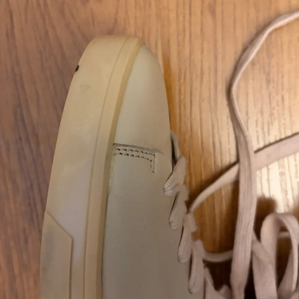 Calvin Klein Women's Classic Minimalist Casual Beige Leather Sneakers, size‎ 6